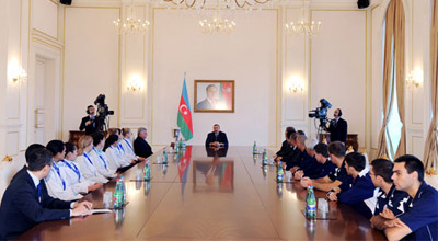 İlham Əliyev Rabitə klubunun üzvlərini qəbul edib