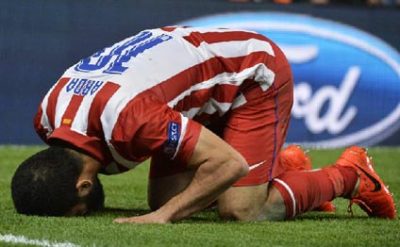 Arda Turan qol vurduqdan sonra bu cür şükür etdi