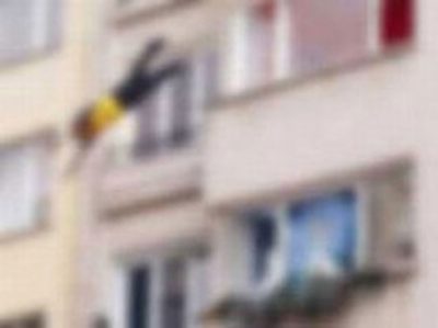 Azərbaycanda 15 yaşlı məktəbli qız özünü 5-ci mərtəbədən ataraq intihar edib
