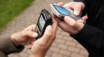 Azərbaycanda hər 100 nəfərə təxminən 105 mobil telefon düşür