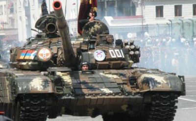 Erməni tankları döyüşə hazırlaşır