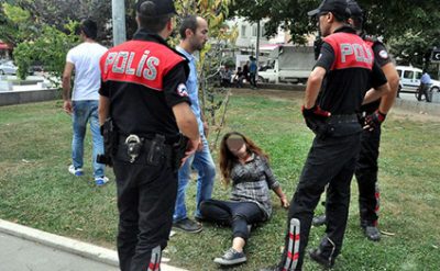 16 yaşlı qız 14 yaşlı həmcinsini bıçaqladı