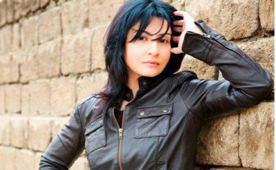 Elnaz Ebluc evlenir