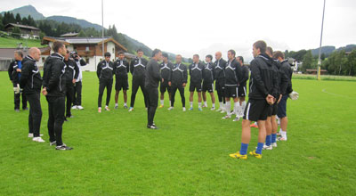 Simurq 2 futbolçunu sınaqdan keçirir