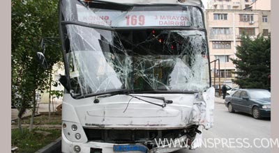 İstanbuldan Bakıya gələn avtobus qəzaya uğrayıb