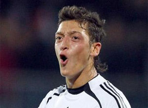 Mesut Özil “Real”a transfer olub
