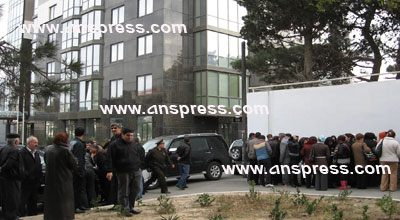 FHN-nin qarşısında etiraz aksiyası keçirilib