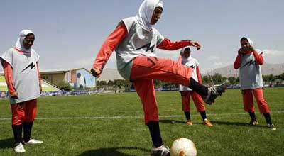 FİFA qadınların hicabla futbol oynamasına icazə verdi