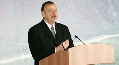 Prezident Şəkidə mərkəzi xəstəxananın açılışında iştirak edib
