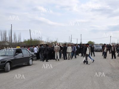 Sabirabadın Minbaşı kəndinin bir qrup sakini aksiya keçirib