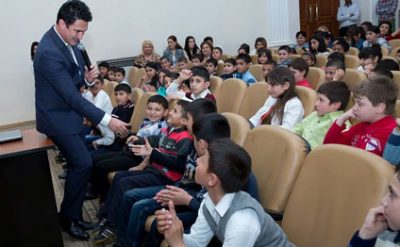 Nadir Qafarzade Kukla Teatrında konsert verib
