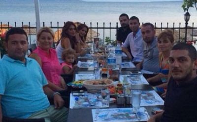 Azeri Günel Zeynalova nişanlısı ve ailesi ile istirahetde
