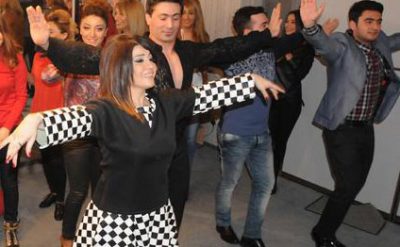 Reqqase Fatime Feteliyeva şou ehline reqs etmeyi öyretdi