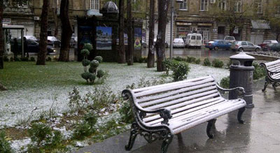Bakıya qar yağır
