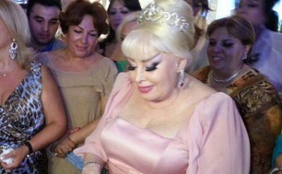 İlhame Quliyeva 1 milyon manatlıq tac taxır