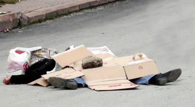 Bakıda 51 yaşlı kişi beşmərtəbəli binanın damından yıxılaraq öldü