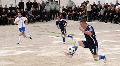 Məhbuslar futbol oynadılar