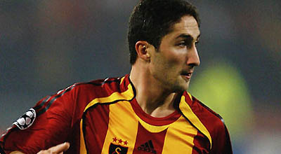 Futbolçunun qabırğalarını qırdılar