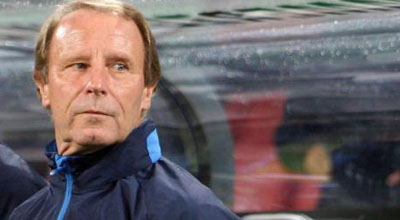 Berti Foqts təcrübəli futbolçulardan narazı qaldı
