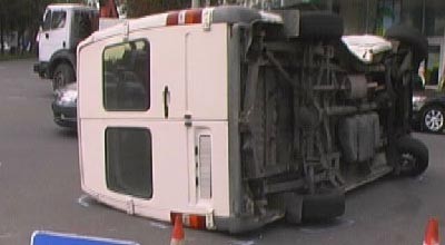Astarada sərnişin avtobusu aşıb