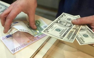Azerbaycanda dollar ucuzlaşıb