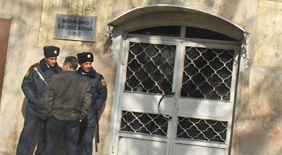 Məhkəmədə gözyaşardıcı qazdan istifadə edildi