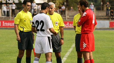 Toni Adams qəbəlilərə sevinc bəxş etdi