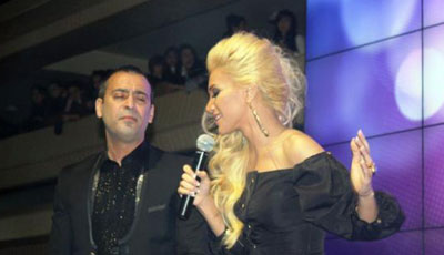 Röya işçisinə ev hədiyyə etdi