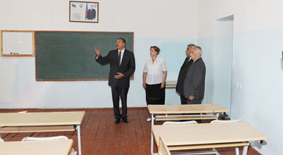 Prezident Buzovnadakı məktəblərdə olub