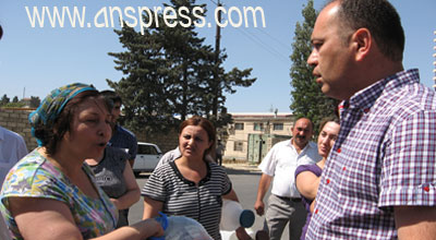 Susuz Bakı sakinləri yolu kəsdilər