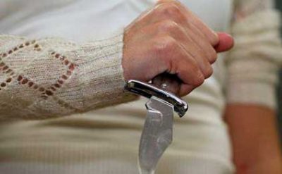 Sabunçu qəsəbəsində ər keçmiş arvadını bıçaqlayıb