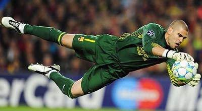 Victor Valdes Barselona klubunu terk edir