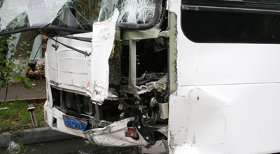 Şəmkirdə mikroavtobus aşıb