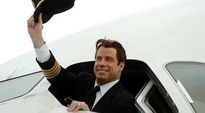 Con Travolta Haitiyə təyyarə sürüb