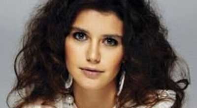 Beren Saat qardaşının toyunda