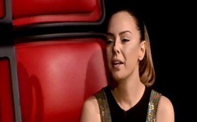 Ebru Gündeş evlilik üzüyünü çıxarıb
