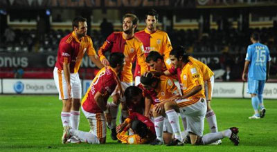 Qalatasaray Hagi ilə ilk qələbəsini qazandı