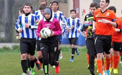 Hakim matça hicablı çıxdı