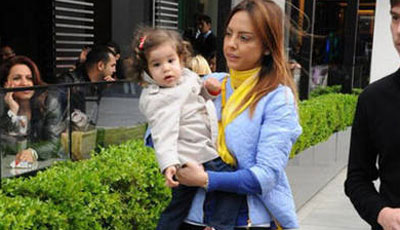 Rza Zərrab ilə Ebru Gündəşin qızı görüntüləndi