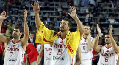 Türkiyəli basketbolçulara hədiyyə sel kimi axır