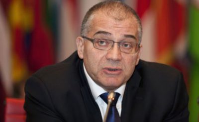 Araz Ezimov Suriyaya geden azerbaycanlılardan danışdı