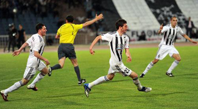 Liderlər XX turu itkisiz başa vurdular