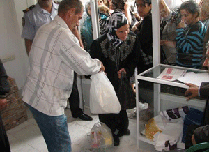 Lənkəranda aztəminatlı ailələrə bayram sovqatı paylanıb