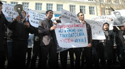 Gənclər Əli Kərimliyə qarşı çıxdı