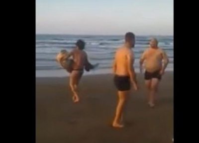 Ərəb turistlər dənizdə azərbaycanlı qızla bu cür əyləndilər