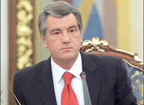 Viktor Yuşşenko Azərbaycana gəlib