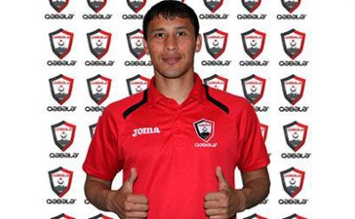 Qebele tacik futbolçunu heyetine qatdı