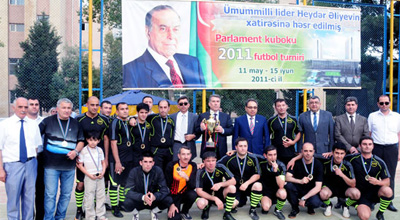 Milli Məclisin komandası “Parlament Kuboku-2011”in qalibi oldu