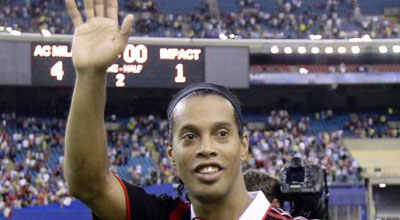 Ronaldinyo futboldan gedir
