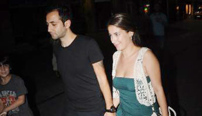 Hazal Kaya yeni sevgilisi ilə əl-ələ